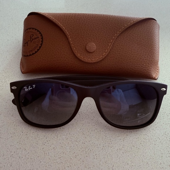 NWOT Rayban New Wayfarer Classic Polarized Matte Black Frame/Blue Grey Lenses - Picture 8 of 14